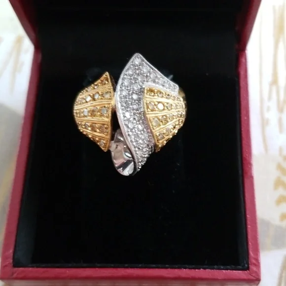 18kt Gold Diamond Ring - Picture 1 of 5
